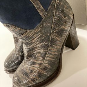 UGG Leather and suede sexy warm unbelievably comfortable made in ITALY.